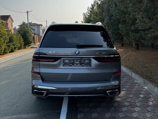 2022 BMW X7 40i I (G07) Рестайлинг, серый, 14150000 рублей, вид 5