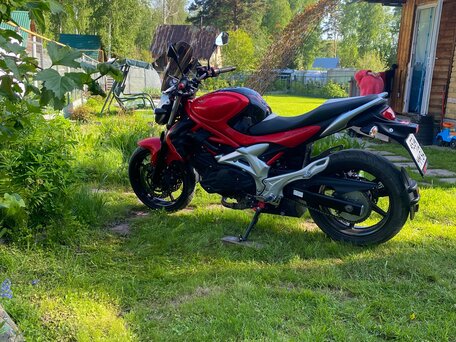 2010 Suzuki SFV 400 Gladius, красный, 480000 рублей, вид 3