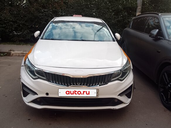 2019 Kia Optima IV Рестайлинг, белый, 1025000 рублей - вид 2