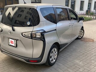 2021 Toyota Sienta II Рестайлинг, серый, 1300000 рублей, вид 4