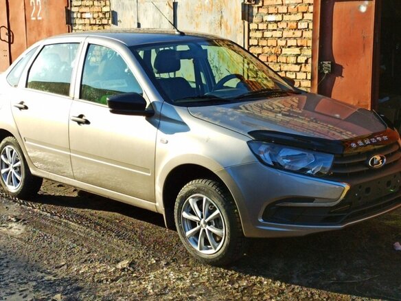 2019 Lada (ВАЗ) Granta I Рестайлинг, серебристый, 680000 рублей - вид 1