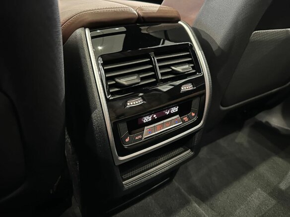 2026 BMW X7 M60i I (G07) Рестайлинг, чёрный, 22200000 рублей - вид 22