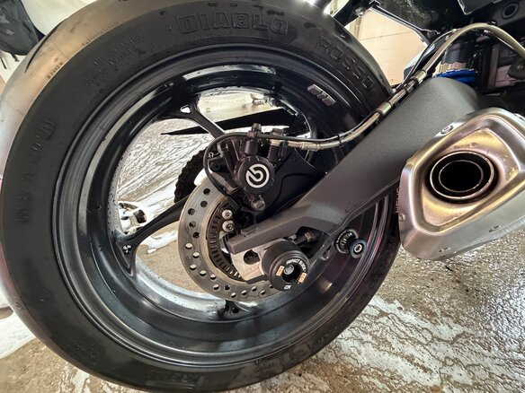 2015 Triumph Street Triple, белый, 800000 рублей - вид 8