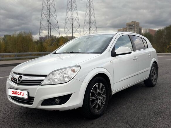 2011 Opel Astra H Рестайлинг, белый, 550000 рублей - вид 3