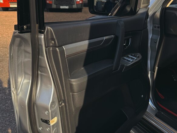 2014 Mitsubishi Pajero IV Рестайлинг 2, серебристый, 2999999 рублей - вид 18