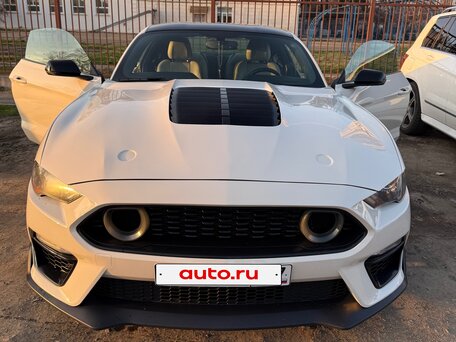 2020 Ford Mustang VI Рестайлинг, бежевый, 4150000 рублей, вид 3