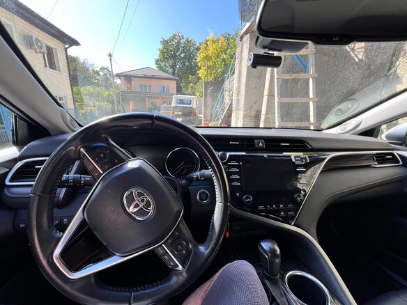 2020 Toyota Camry VIII (XV70), белый, 3000000 рублей - вид 8