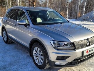 2017 Volkswagen Tiguan II, серебристый, 2550000 рублей, вид 2