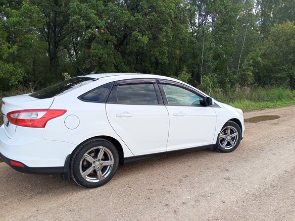 2011 Ford Focus III, белый, 600000 рублей - вид 1