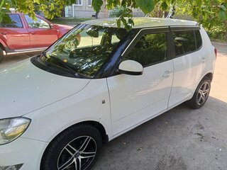 2012 Skoda Fabia II Рестайлинг, белый, 360000 рублей, вид 2