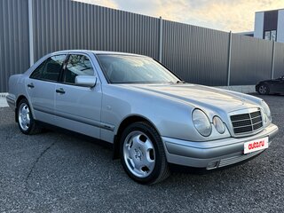 1998 Mercedes-Benz E-Класс 240 II (W210, S210), серебристый, 2500000 рублей, вид 4
