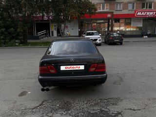 1996 Mercedes-Benz E-Класс 230 II (W210, S210), зелёный, 300000 рублей, вид 3