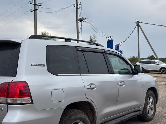 2009 Toyota Land Cruiser 200 Series, серый - вид 2