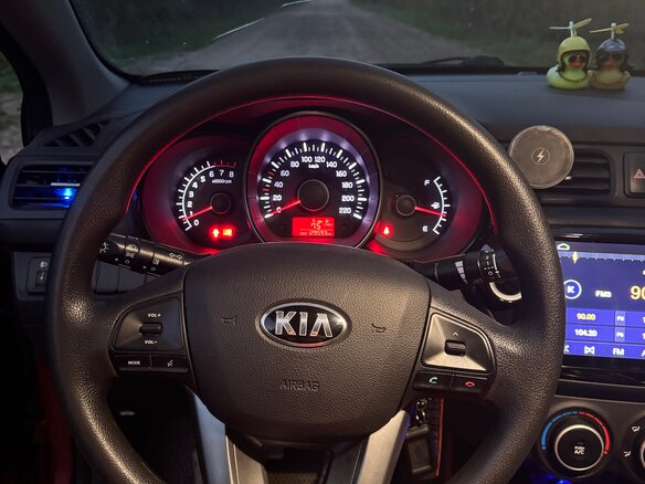 2013 Kia Rio III, красный, 550000 рублей - вид 13