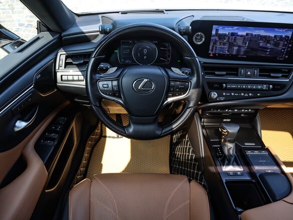 2021 Lexus ES 300h VII Рестайлинг, белый, 5150000 рублей - вид 21