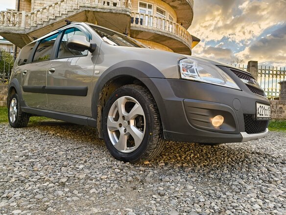 2015 Lada (ВАЗ) Largus Cross I, серый, 870000 рублей - вид 28