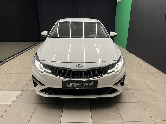2019 Kia Optima IV Рестайлинг, белый, 1430000 рублей - вид 1