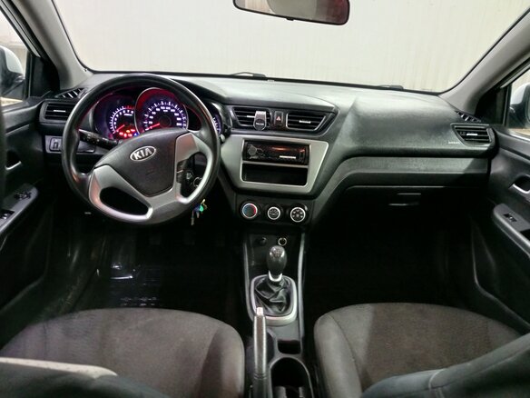 2017 Kia Rio III Рестайлинг, белый, 970000 рублей - вид 11