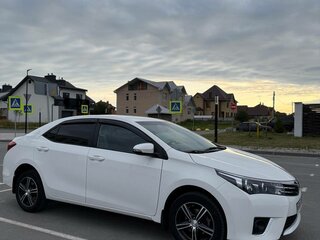 2013 Toyota Corolla XI (E160, E170, E180), белый, 1580000 рублей, вид 3