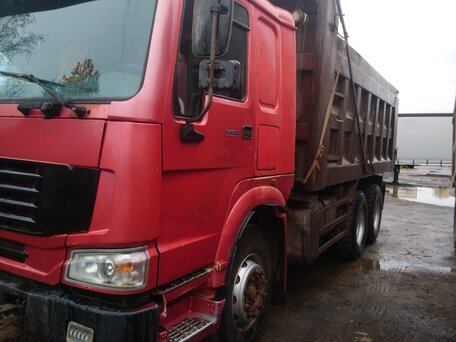 2012 Sinotruk Howo ZZ3327, красный, 1800000 рублей, вид 5