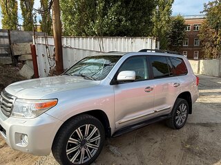 2012 Toyota Land Cruiser 200 Series Рестайлинг 1, серебристый, 4000000 рублей, вид 4