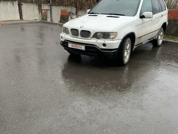 2001 BMW X5 4.4i I (E53), белый, 700000 рублей