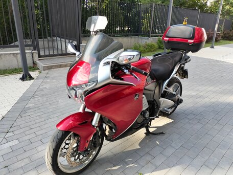 2011 Honda VFR 1200, красный, 700000 рублей, вид 3