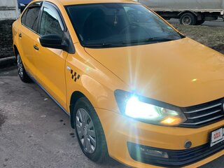 2016 Volkswagen Polo V Рестайлинг, жёлтый, 670000 рублей, вид 3