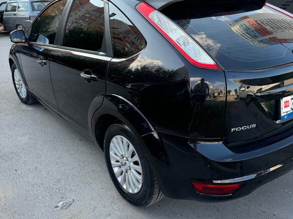 2010 Ford Focus II Рестайлинг, чёрный, 610000 рублей - вид 3