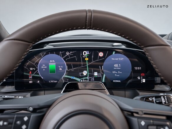 2026 Porsche Cayenne Turbo Electric Coupé IV, зелёный, 30000000 рублей - вид 11