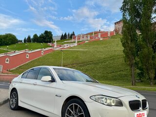 2013 BMW 5 серии 520i VI (F10/F11/F07), белый, 1450000 рублей, вид 2
