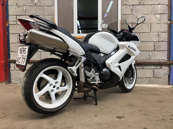 2011 Honda VFR 800, белый, 1099000 рублей - вид 6