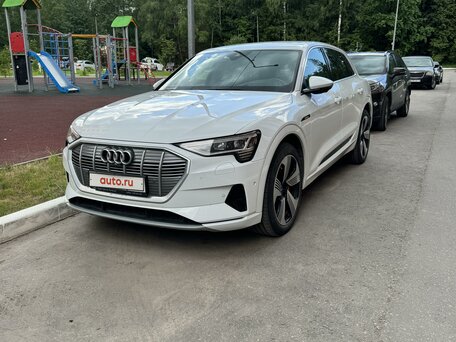 2021 Audi e-tron 55 I, белый, 7500000 рублей, вид 4