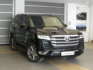 2022 Toyota Land Cruiser 300 Series, чёрный, 8379000 рублей, вид 3