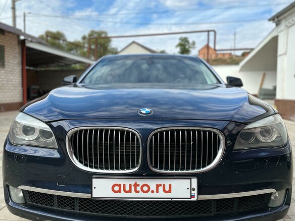 2009 BMW 7 серии Long 750Li xDrive V (F01/F02/F04), синий, 1400000 рублей - вид 2