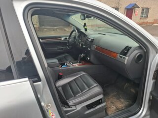 2006 Volkswagen Touareg I, серебристый, 799000 рублей, вид 3