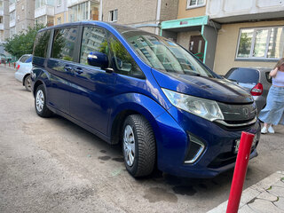 2017 Honda Stepwgn V, синий, 1900000 рублей, вид 4