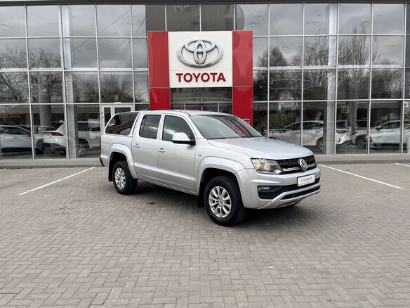 2017 Volkswagen Amarok I Рестайлинг, серебристый, 2590000 рублей - вид 1