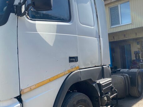 2000 Volvo FH, белый, 1600000 рублей, вид 3