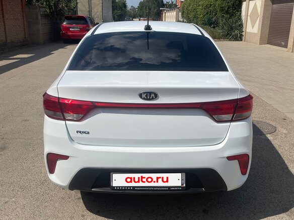 2019 Kia Rio IV, белый, 1565000 рублей - вид 5