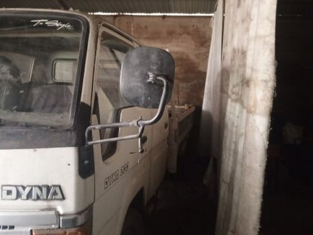 1991 Toyota Dyna, белый, 1000000 рублей, вид 3