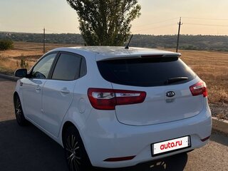 2013 Kia Rio III, белый, 650000 рублей, вид 3