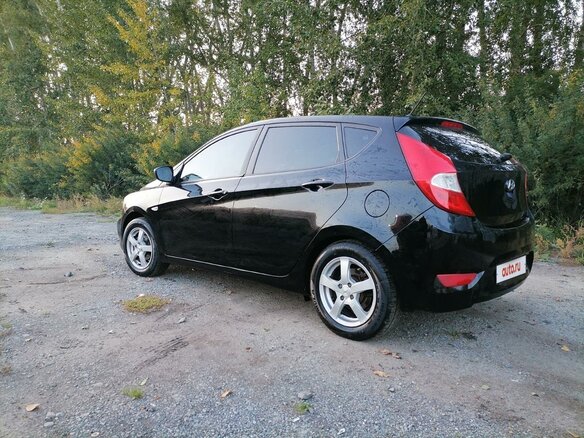 2013 Hyundai Solaris I, чёрный, 900000 рублей - вид 5