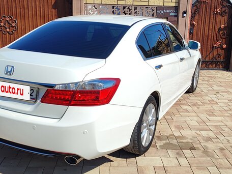 2013 Honda Accord IX, белый, 1700000 рублей, вид 3
