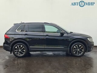 2017 Volkswagen Tiguan II, чёрный, 1715000 рублей, вид 4