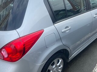 2011 Nissan Tiida I Рестайлинг, серебристый, 900000 рублей, вид 5