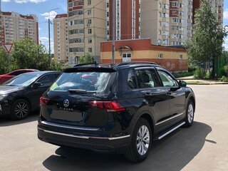 2021 Volkswagen Tiguan II Рестайлинг, чёрный, 3300000 рублей, вид 2