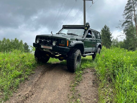 1997 Jeep Cherokee II (XJ) Рестайлинг, зелёный - вид 2