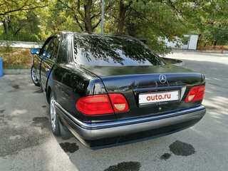 1998 Mercedes-Benz E-Класс 200 II (W210, S210), чёрный, 410000 рублей, вид 5