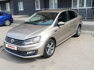 2016 Volkswagen Polo V Рестайлинг, бежевый, 850000 рублей, вид 2
